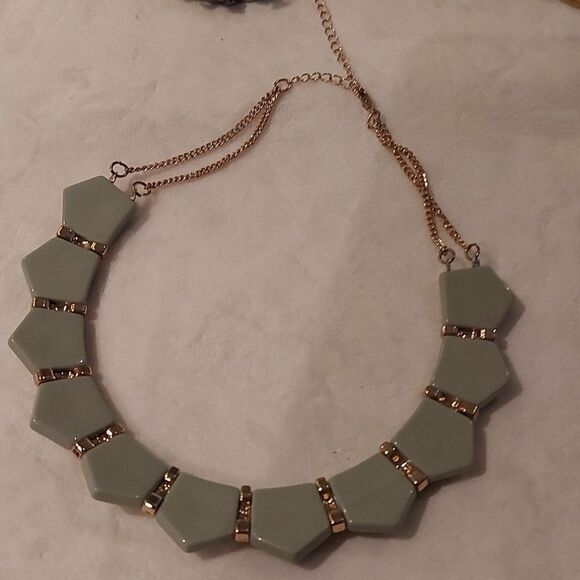 4 Various Necklaces - Picture 11 of 11